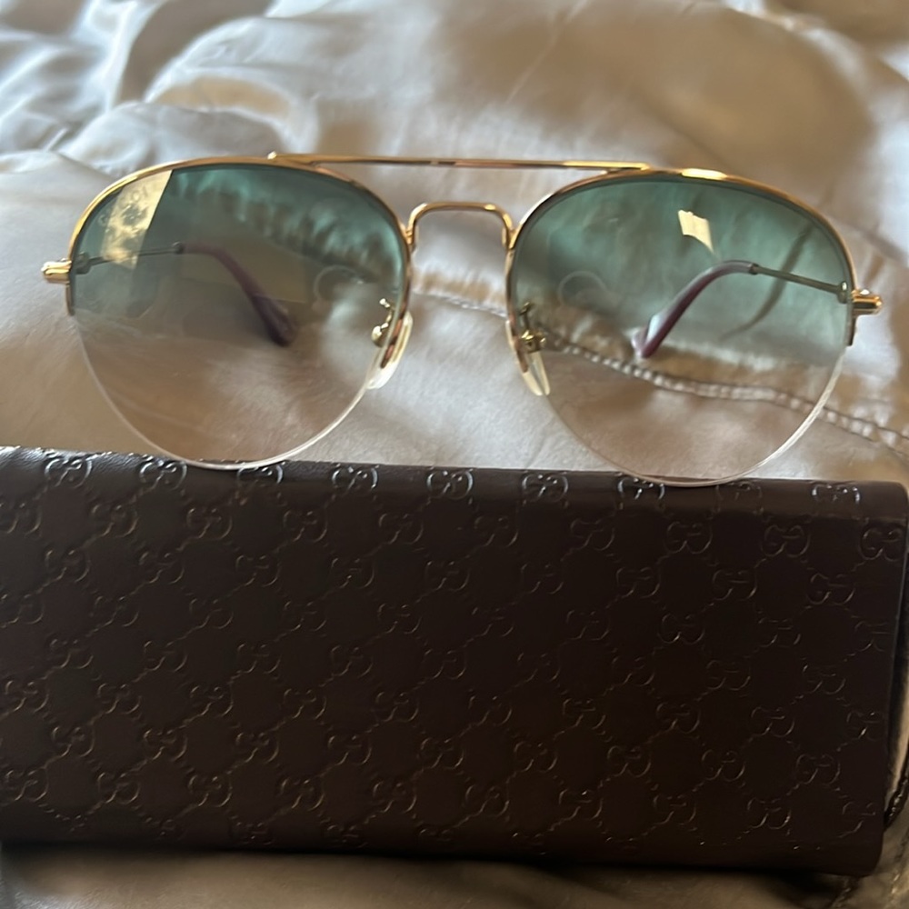 Gucci sunglasses GG0107S 006, aviator interlocking G logo and Bee detail.